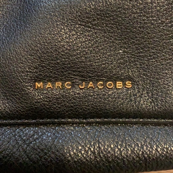 Marc Jacobs Handbags - Marc Jacobs black side bag